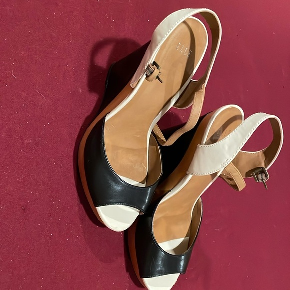 Elle 9M Platform Open Toe 5 1/4” Heel Sandals Black & Tan - Picture 2 of 8
